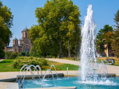 Saint Mark Ortodoks Kilisesi ve Belgrad kentinde bir çeşme