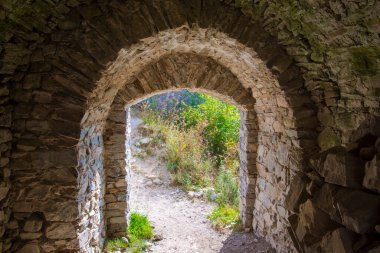 Slovakya 'daki dağdaki Spor Salonu Kalesi' nin kapısı