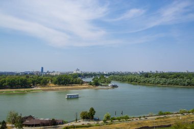 Sırbistan 'daki Belgrad kalesi Kalemegdan' dan Sava ve Tuna Nehri manzarası