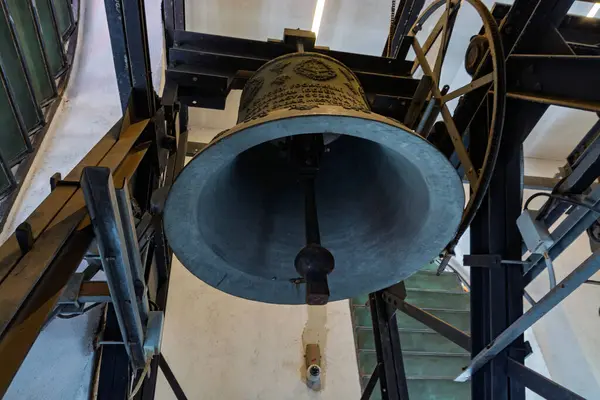 SZEGED, HUNGARY - 25 Mayıs. 2024: Szeged Kilisesi 'nin Çanlar Sokağı