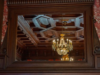 Güney Macaristan 'daki Wenckheim Şatosu' nda avize.