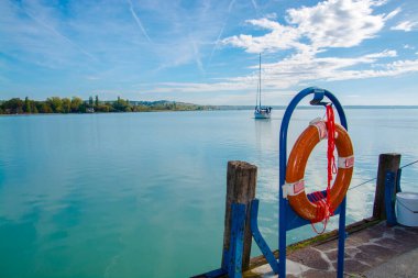 Balatonkenese 'li Marina Limanı Güneşli bir sonbahar gününde