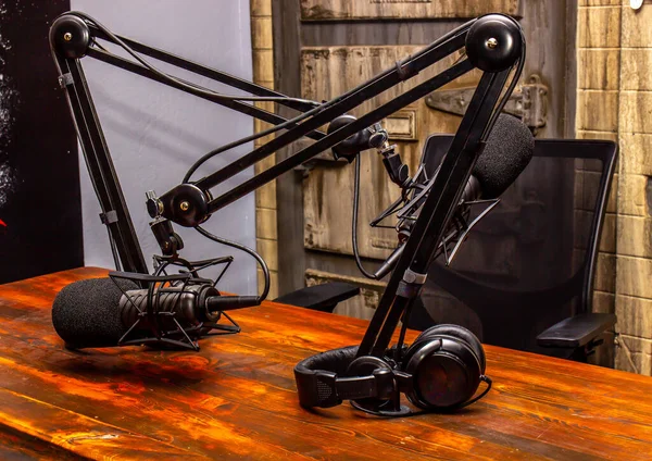 Equipamento Podcast Incluindo Suporte Microfone Microfone Fones Ouvido — Fotografia de Stock