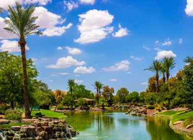 Lagün ve Şelaleli Konut Bölümü