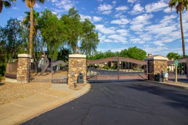 Güvenli Konut Apartmanındaki Otomobil Otomatik Çıkış Kapısı