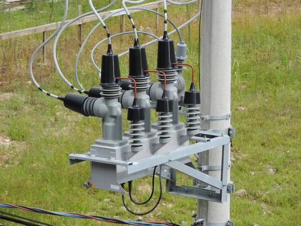 Close Electric Cables Concrete Power Pole — Stock Photo, Image