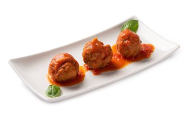 Domates soslu ve fesleğenli lezzetli köfteler