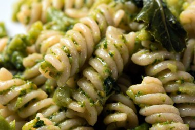 Pesto soslu Fusilli makarna.