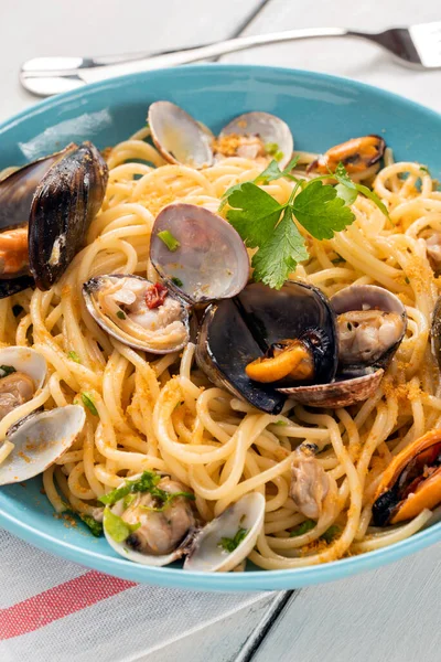Leckere Spaghetti Mit Muscheln Venusmuscheln Und Bottarga Italienische Küche — Stockfoto