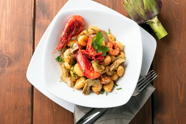 Hidangan Anggrek Lezat Dengan Udang Dan Saus Courgette Masakan Italia — Stok Foto