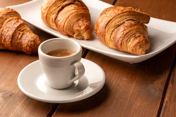 Чашка Кофе Неаполитанского Эспрессо Свежими Бриошами Итальянский Завтрак — стоковое фото