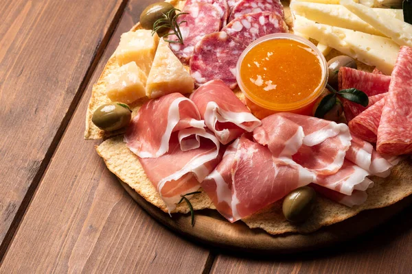 Platter Delicious Italian Foods Salami Pecorino Prosciutto Parmigiano — Stock Photo, Image