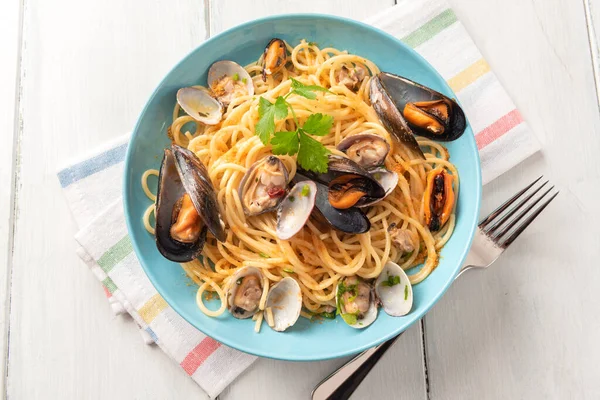Блюдо Вкусных Спагетти Моллюском Мидий Bottarga Итальянской Кухни — стоковое фото