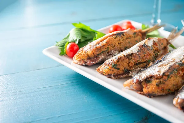 Блюдо Вкусной Выпечки Фаршированные Сардины Средиземноморская Еда — стоковое фото