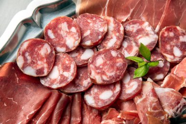 Lezzetli tipik sardalya salamı, İtalyan yemeği.