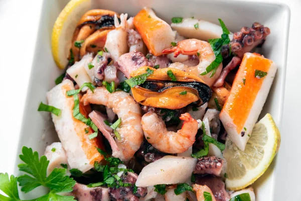 Lezzetli Karışık Deniz Ürünleri Salatası Talyan Mutfağı — Stok fotoğraf