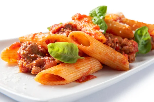 おいしいソーセージソースパスタ イタリア料理の皿 — ストック写真