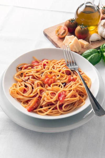 Vase Spaghete Clasice Roșii Mâncare Italiană — Fotografie, imagine de stoc