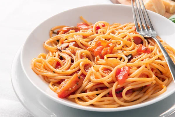 Schotel Klassieke Tomatenspaghetti Italiaans Eten — Stockfoto