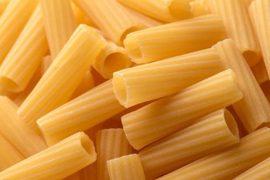 Çiğ rigatoni, İtalyan makarnası.