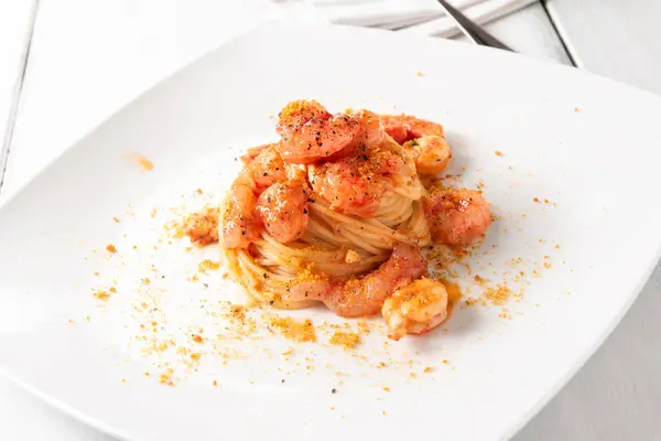 Plaat Van Heerlijke Spaghetti Met Garnalen Italiaans Eten — Stockfoto