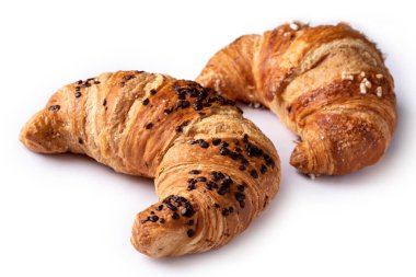 Beyaz arka planda izole edilmiş çikolatalı kruvasan, Avrupa kahvaltısı