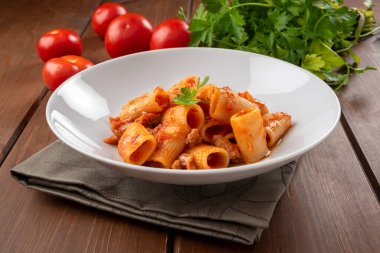 Domuz soslu lezzetli makarna.