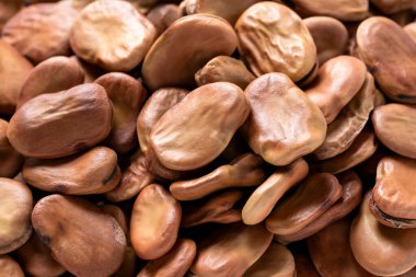 Beyaz arka planda soyutlanmış kuru fasulye, vejetaryen yemeği.