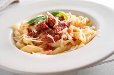 Yaban domuzu soslu lezzetli makarna, İtalyan mutfağı, Avrupa yemekleri.