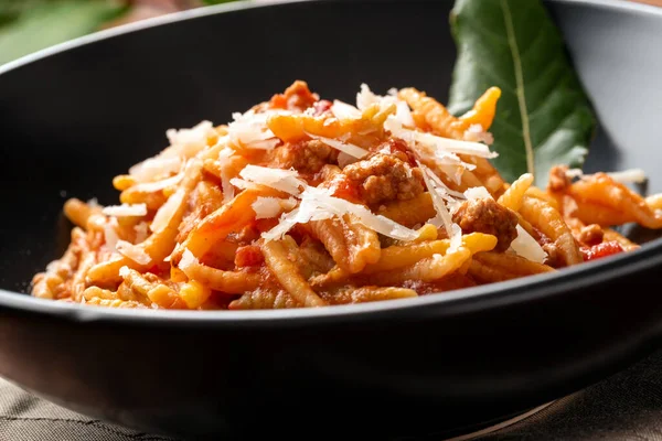 Parmesanlı peynirli leziz makarna.