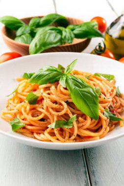 Lezzetli domates sosu ve fesleğen, İtalyan makarnası, Akdeniz diyeti, Avrupa gastronomisi 