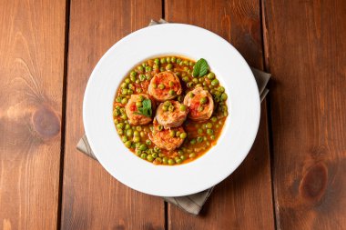 Lezzetli Cordula con Prisucci yemeğinin yakın plan görüntüsü   