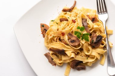 makarna beyaz arka planda izole 