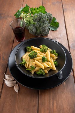 Lezzetli penne rigate yemeği, yakın çekim. Yiyecek. 