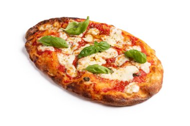 Lezzetli İtalyan pizzası, yakın çekim, beyaz tenli. 