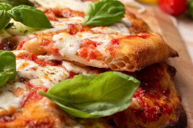 Lezzetli İtalyan pizzası, yakın çekim. Yiyecek.  