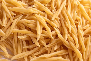 Çiğ İtalyan makarnası yakın çekim. Yiyecek.   