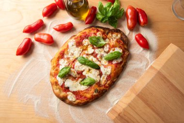 Buffalo mozzarella 'lı pizza.