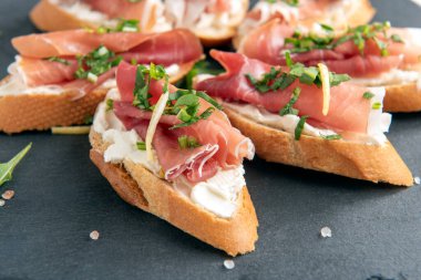 Krem peynirli, jambonlu