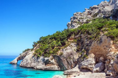 İtalya 'nın en güzel plajlarından biri olan Cala Goloritze, Sardinya' nın panoramik manzarası
