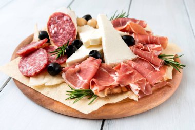 Prosciutto crudo, salam ve ricotta, italyan aperatifleri, Avrupa yemekleri