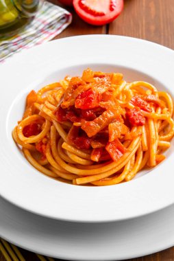 Domatesli spagetti, yaklaşın.