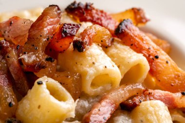 Gricia Macaroni, tipik Roma makarnası, İtalyan yemeği.