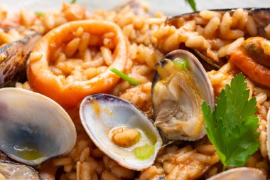 İtalyan deniz ürünleri pilavı, Akdeniz tarifi.