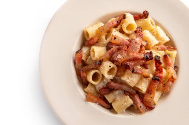 Gricia Macaroni, geleneksel Roma makarnası tarifi, İtalyan yemeği.
