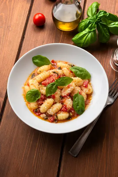 Domates soslu makarna yakın çekim