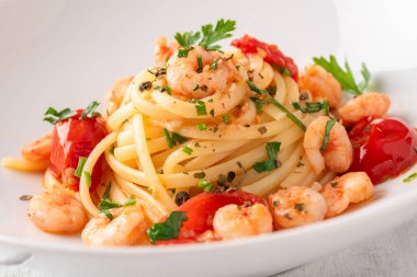 Taze İtalyan makarnası ve karides.. 
