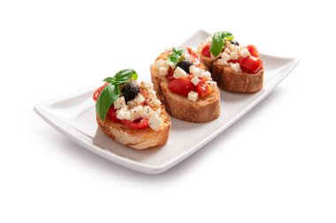 Domatesli, zeytinli, peynirli