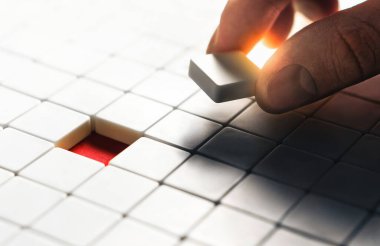 İşe alım ve işçi bulma sorununun çözümü. İş başarısı konsepti. Kayıp yapboz parçası. Tamamlanmamış yaratıcı strateji. Fikir ve yenilik. Şirkette boş yer var. Bitmemiş proje metaforu.