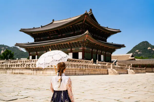 Seoul Zuid Korea Gyeongbokgung Paleis Vrouw Hanbok Traditionele Koreaanse Jurk Stockafbeelding